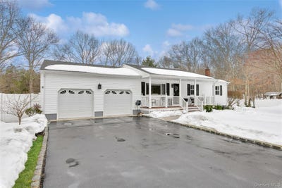 /international/us/8-vega-drive-shoreham-ny-110106228055/