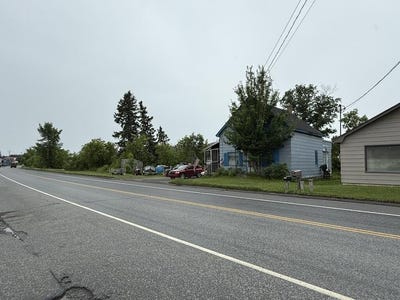 /international/us/181-market-street-fort-kent-me-110100722789/