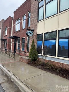 /international/us/257-broadway-street-asheville-nc-110106117988/