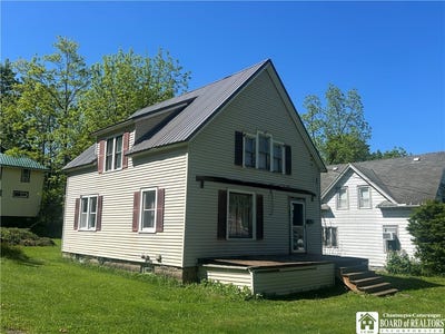 /international/us/127-main-street-silver-creek-ny-110108391789/