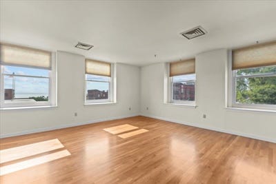 /international/us/131-main-street-burlington-vt-110101265676/?lang=en