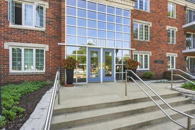 /international/us/13335-watertown-plank-rd-elm-grove-wi-110109751685/