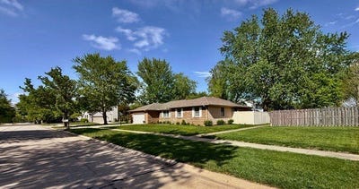 /international/us/704-wesley-avenue-savoy-il-110108496435/