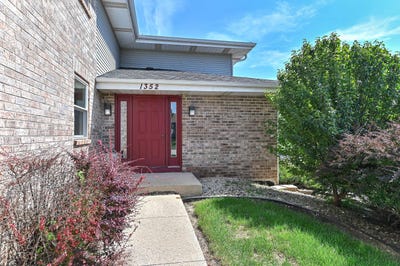 /international/us/1352-meadowcreek-dr-pewaukee-wi-110119714677/