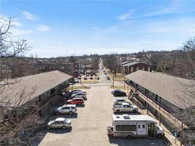 /international/us/884-w-holly-street-fayetteville-ar-110107436823/