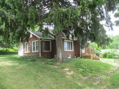 /international/us/209-spring-street-three-rivers-mi-110108445456/