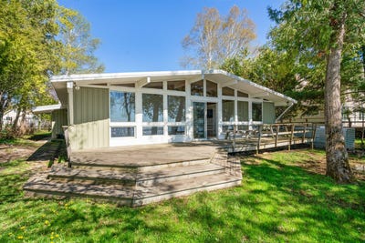 /international/us/78-plymouth-beach-drive-indian-river-mi-110106448317/