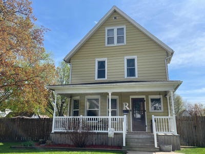 /international/us/408-7th-street-baraboo-wi-110107697788/