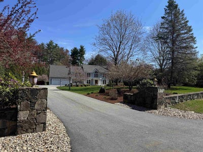 /international/us/12-winding-brook-drive-stratham-nh-110107752894/