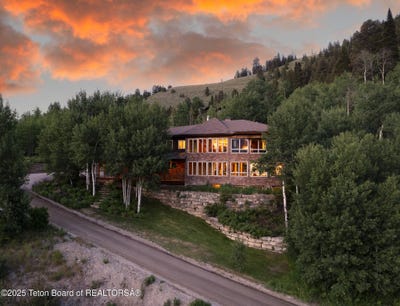 /international/us/1100-e-deer-creek-drive-jackson-wy-110100983507/