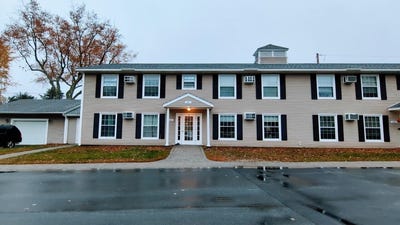 /international/us/89-winnacunnet-road-hampton-nh-110106540190/