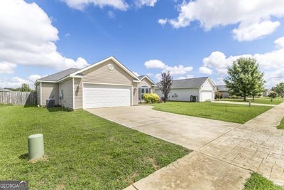/international/us/120-raymond-circle-warner-robins-ga-110110234492/