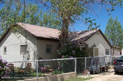 /international/us/263-s-oak-street-labarge-wy-110096592966/