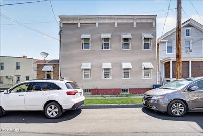 /international/us/24-chestnut-street-cohoes-ny-110109137436/