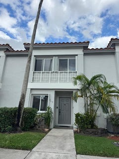 /international/us/757-nw-208th-drive-pembroke-pines-fl-110106476222/