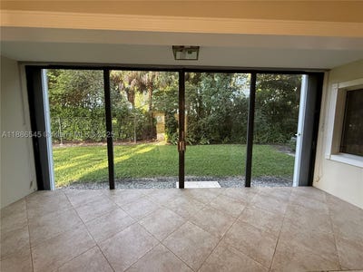 /international/us/900-sw-142nd-ave-pembroke-pines-fl-110102582458/