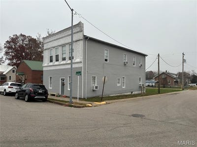 /international/us/402-n-1st-street-s-owensville-mo-110103628401/