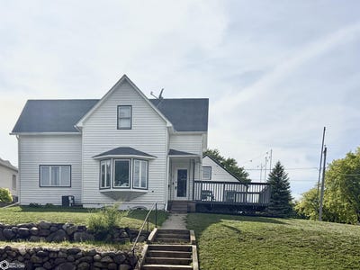 /international/us/727-n-court-street-carroll-ia-110108502160/