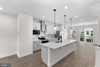 /international/us/18032-alicia-avenue-dumfries-va-110110369252/