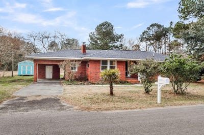 /international/us/1025-manigault-drive-moncks-corner-sc-110105338327/