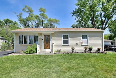 /international/us/108-cedar-circle-streamwood-il-110108149377/