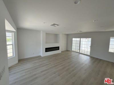 /international/us/12748-blythe-st-north-hollywood-ca-110108343850/