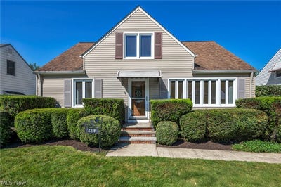 /international/us/2218-larchmont-drive-wickliffe-oh-110108583371/