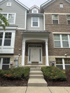 /international/us/5588-cambridge-way-hanover-park-il-110099242508/