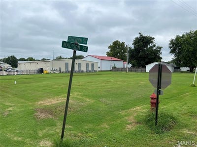 /international/us/201-southern-street-gillespie-il-110107799115/