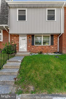 /international/us/8609-harrison-court-marshall-va-110108167986/