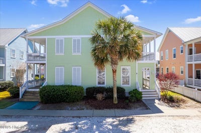 /international/us/215-silver-sloop-way-carolina-beach-nc-110104482579/