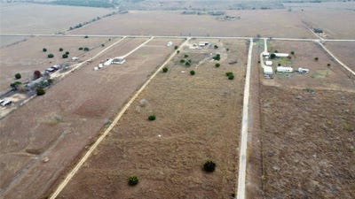 /international/us/14024-graef-rd-creedmoor-tx-110105315927/