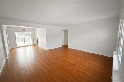 /international/us/46-elmira-street-hicksville-ny-110105927543/