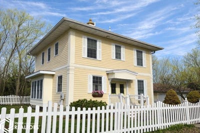 /international/us/716-orchard-place-fairfield-ia-110106613297/