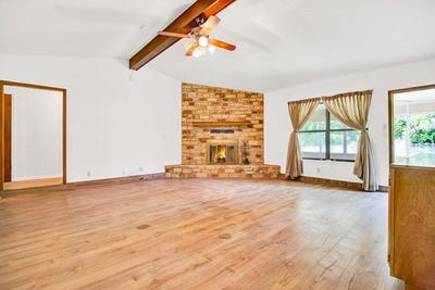 /international/us/298-jenkins-rd-cedar-creek-tx-110095336637/