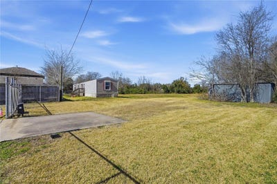 /international/us/801-genoa-red-bluff-road-pasadena-tx-110105413243/