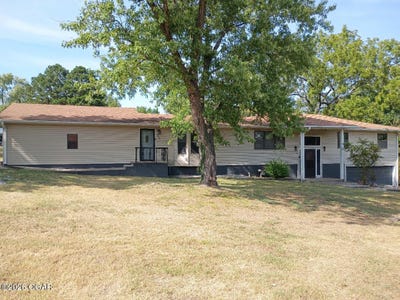 /international/us/557-e-church-street-granby-mo-110120137256/