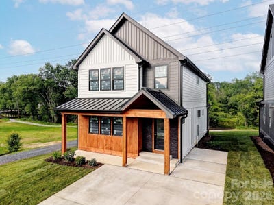 /international/us/18-s-martha-kate-drive-hendersonville-nc-110108339215/