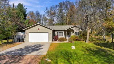 /international/us/704-w-roberts-street-spencer-wi-110120574990/