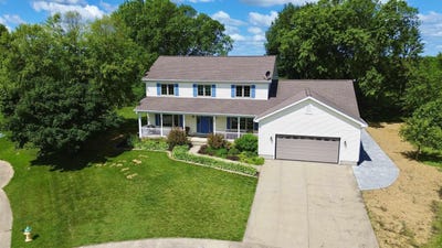 /international/us/104-maple-circle-waverly-ia-110108908490/