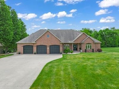 /international/us/2230-oakwood-road-fort-dodge-ia-110119454037/