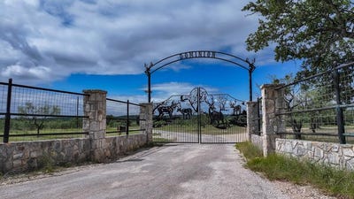 /international/us/tract-4-w-kc-210-junction-tx-110103438566/