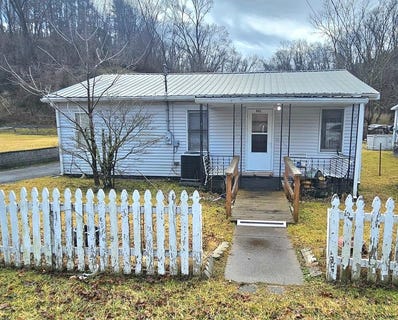 /international/us/901-maplewood-lane-tazewell-va-110105858093/