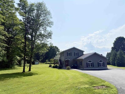 /international/us/27-turner-avenue-milton-vt-110097883085/