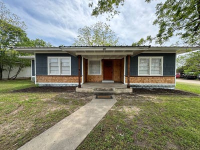 /international/us/801-e-main-cuero-tx-110098861189/