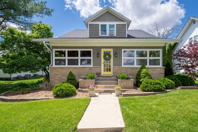 /international/us/405-n-franklin-street-roanoke-il-110108059366/