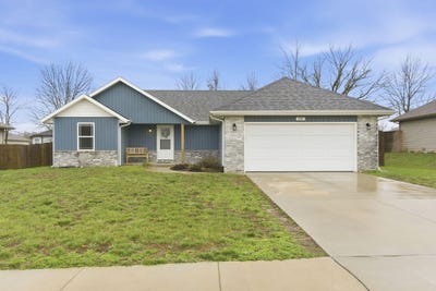 /international/us/208-e-seminole-street-strafford-mo-110106680424/
