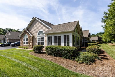 /international/us/6811-ledgestone-place-charlotte-nc-110100350401/