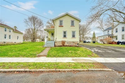 /international/us/126-phoenix-street-canandaigua-ny-110106701244/