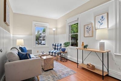 /international/us/310-lowell-st-somerville-ma-110099484685/